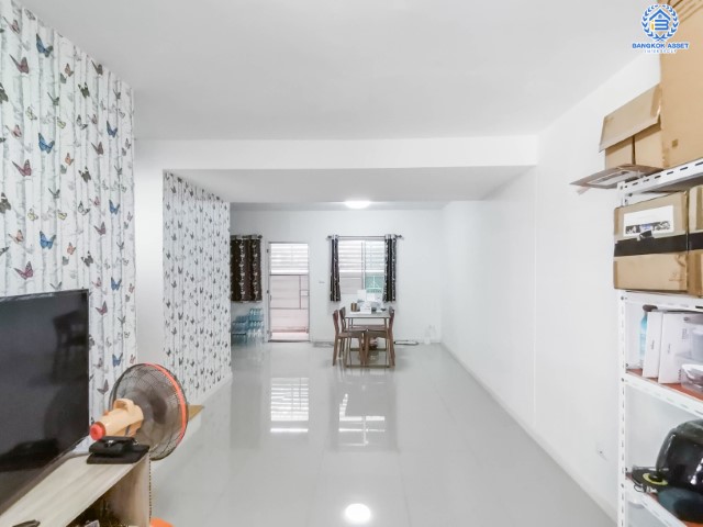 ทาวน์เฮ้าส์มือสองย่านศาลายา โครงการ พฤกษาวิลล์56 บรมราชชนนี บ้านสวยพร้อมเข้าอยู่จากแบรนด์ดัง *พฤกษาเรียลเอสเตท*  เนื้อที่ 19 ตร.ว. ฟังก์ชัน 3 ห้องนอน 2 ห้องน้ำ บนทำเลเชื่อมต่อหลายเส้นทาง  เข้าเมืองได้อย่างง่าย พร้อมราคาสุดคุ้ม จองเลย!!